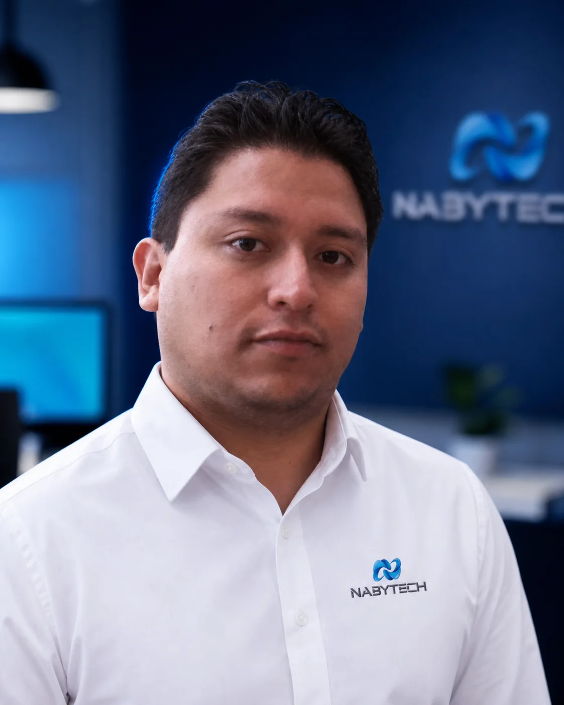Alberto Navarro, fundador de Nabytech, con la camisa corporativa